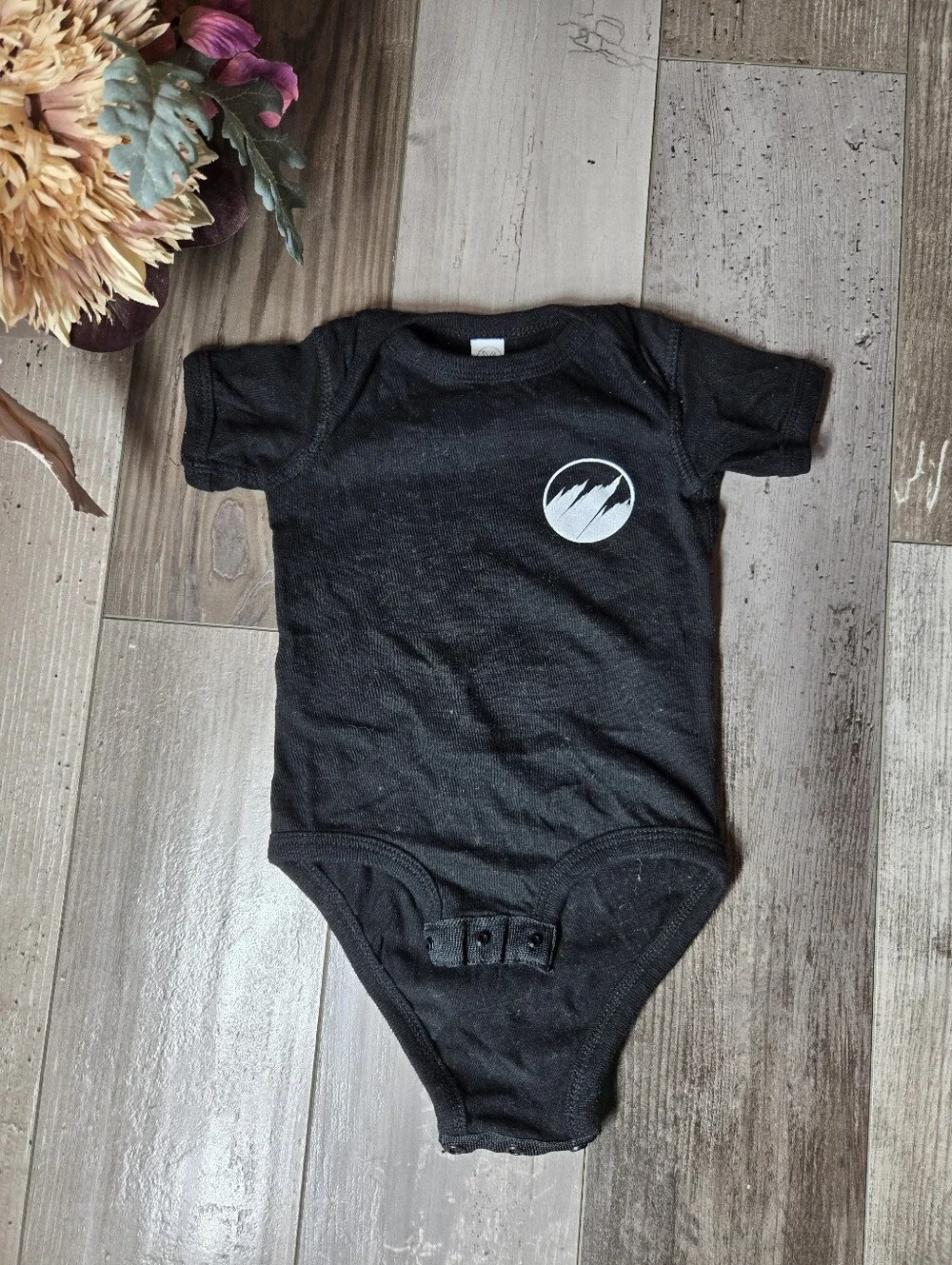 Rabbit Skins Baby Black & White Flatirons Church Onesie Bodysuit Size 6m